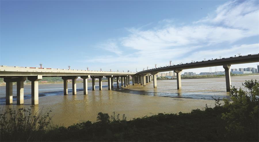 5牡丹江市東四跨江大橋（2008年榮獲魯班獎(jiǎng)）.jpg