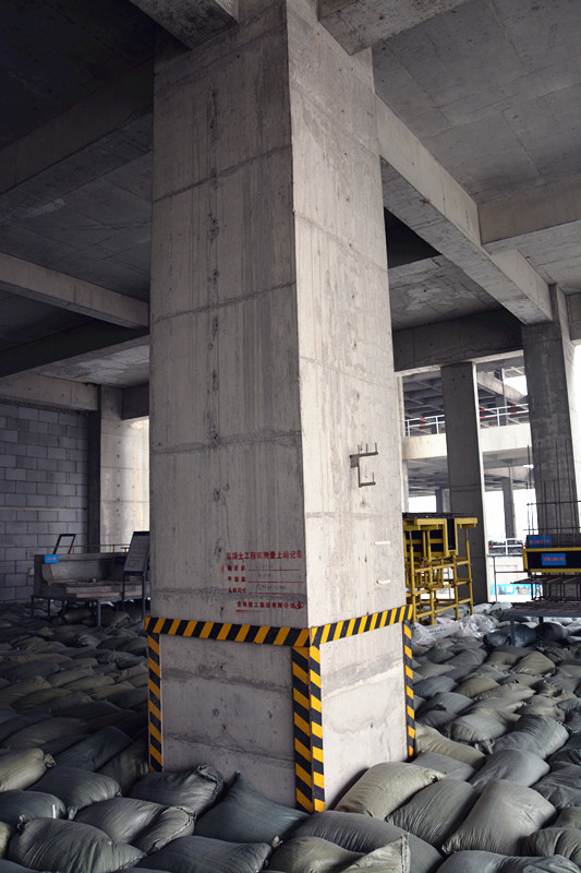混凝土柱成品保護(hù).JPG